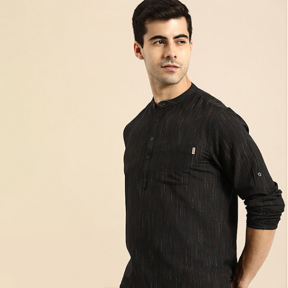 https://goldensgrove.in/products/men-black-woven-design-kurta