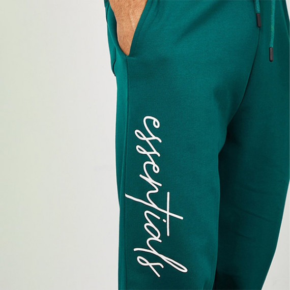 https://goldensgrove.in/products/men-green-solid-relaxed-fit-cotton-joggers