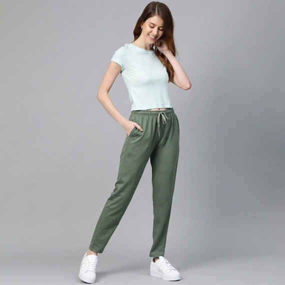 https://goldensgrove.in/products/women-black-solid-side-stripes-cropped-track-pants