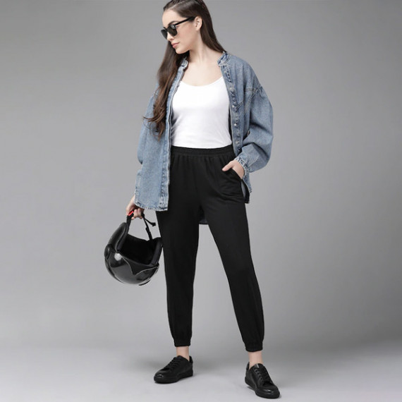 https://goldensgrove.in/products/women-black-solid-straight-fit-cropped-joggers