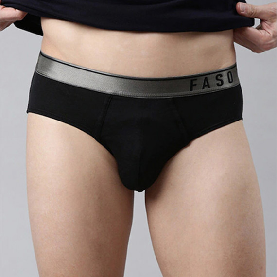 https://goldensgrove.in/products/men-black-solid-cotton-basic-briefs