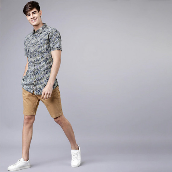 https://goldensgrove.in/products/men-khaki-solid-slim-fit-regular-shorts