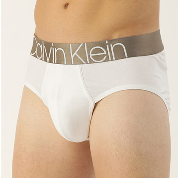 https://goldensgrove.in/products/men-white-solid-briefs-nb2536100