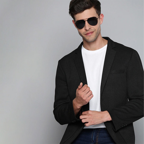 https://goldensgrove.in/products/men-black-textured-regular-fit-single-breasted-blazer