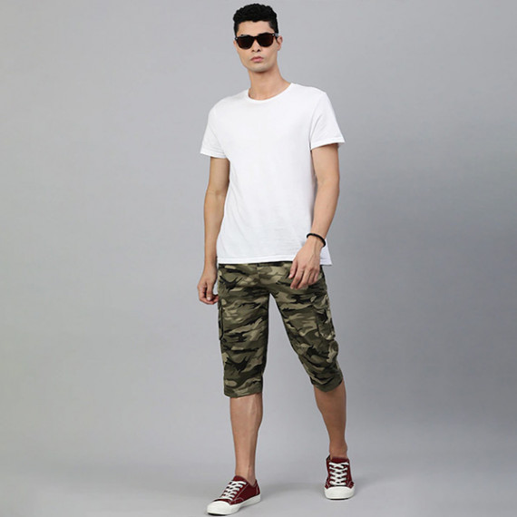 https://goldensgrove.in/products/men-olive-green-beige-camouflage-printed-pure-cotton-34th-cargo-shorts